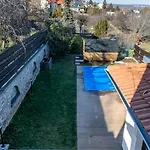 Villa Della *