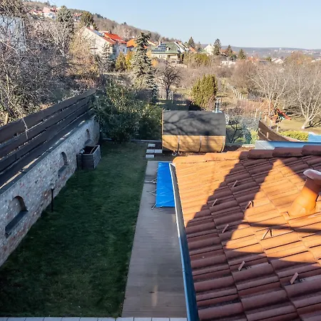 Della * Pécs