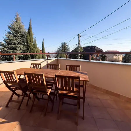 Della Villa *