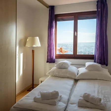 Della * بيتْش